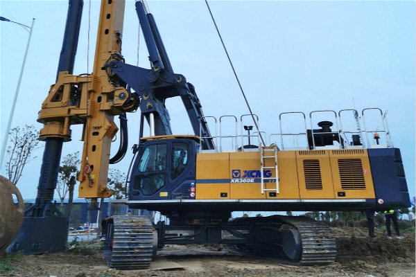 在高速公路工程中旋挖钻机有大用途.jpg